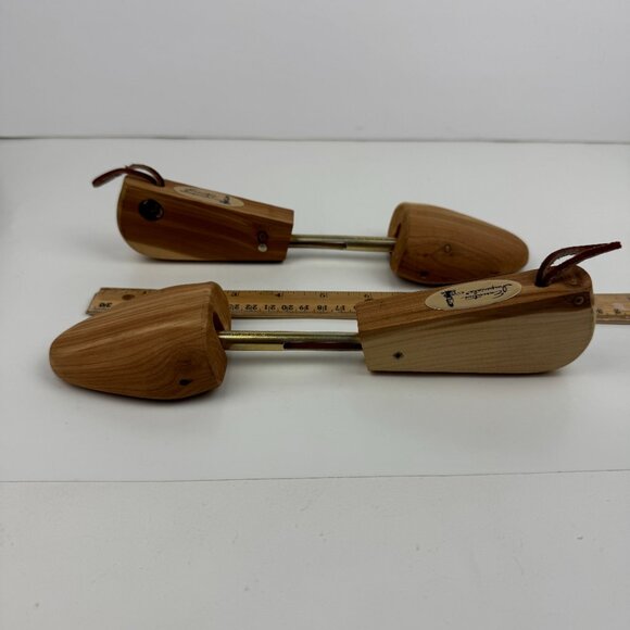 Vtg Cedar Wood Medium Size Shoe Tree Shape Moisture Absorber Executive Imperials - Picture 7 of 11